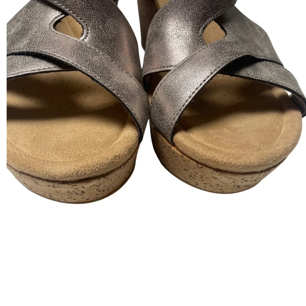 Clark's Collection Rose Style Taupe Metallic Wedge Sandals Women's 10